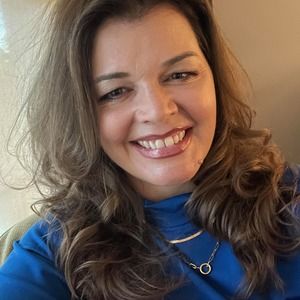 Meet your Posher, Holly